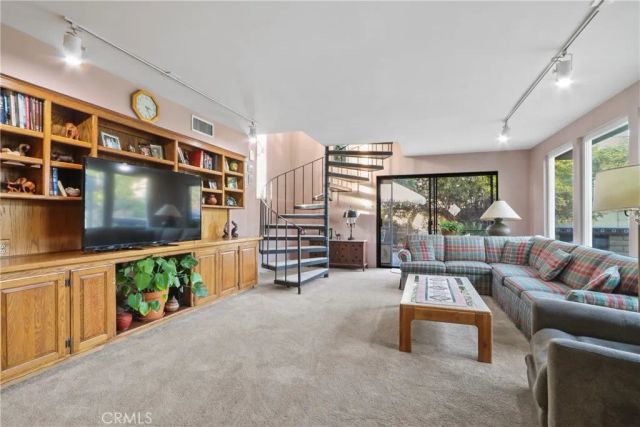 946 W La Deney, Ontario, CA 91762