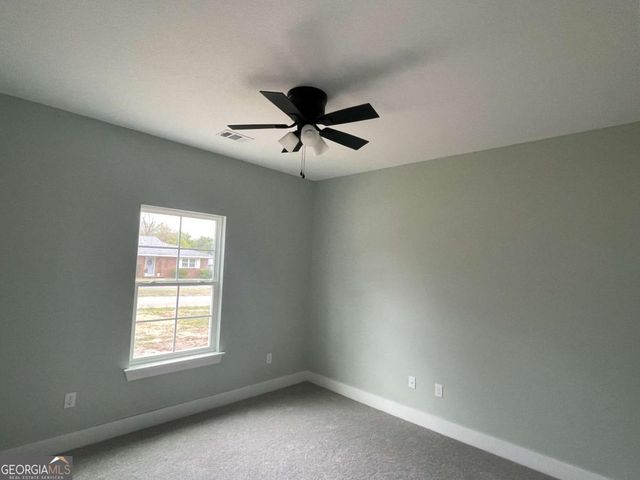 307 Mclean Street, Claxton, GA 30417