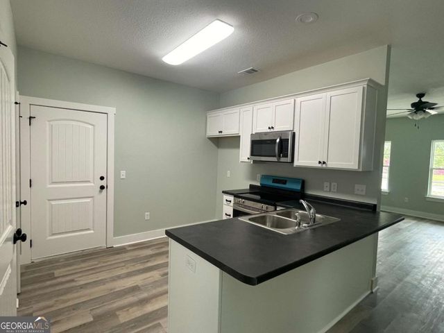 307 Mclean Street, Claxton, GA 30417