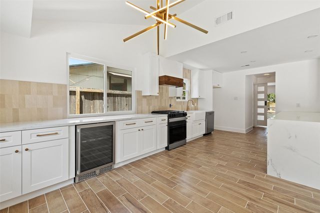 1111 Spearson LN, Austin, TX 78745