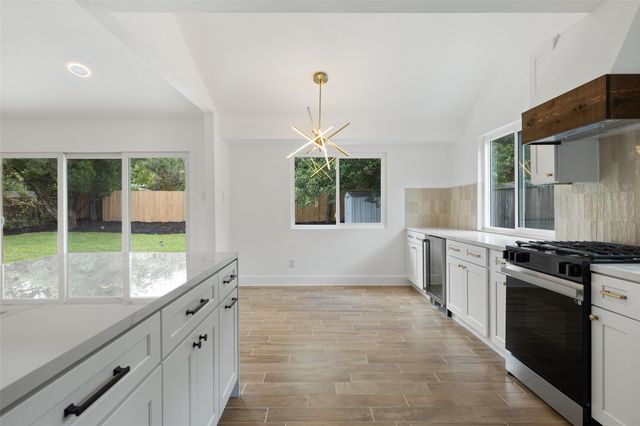1111 Spearson LN, Austin, TX 78745