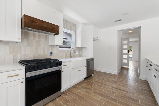 1111 Spearson LN, Austin, TX 78745
