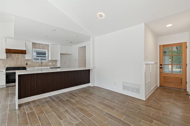 1111 Spearson LN, Austin, TX 78745