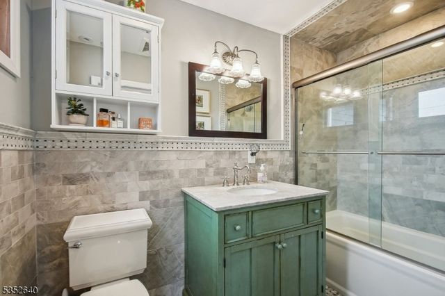 61 S Passaic Ave, Chatham Boro, NJ 07928