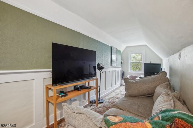 61 S Passaic Ave, Chatham Boro, NJ 07928