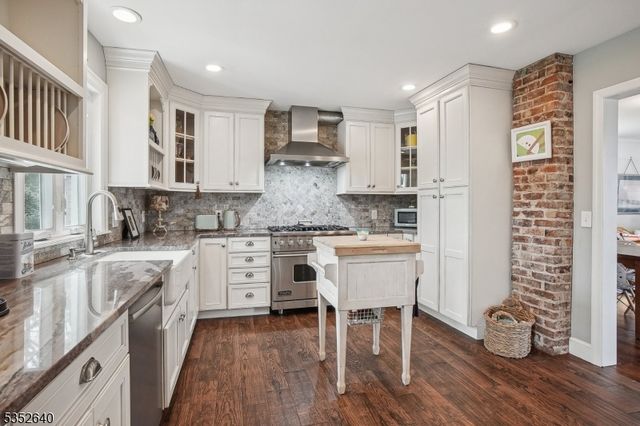 61 S Passaic Ave, Chatham Boro, NJ 07928