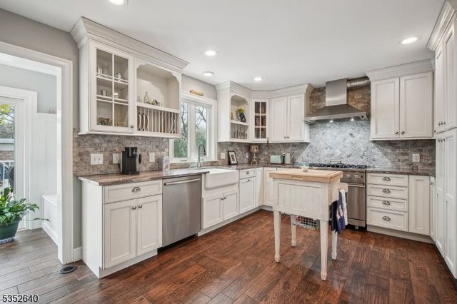 61 S Passaic Ave, Chatham Boro, NJ 07928