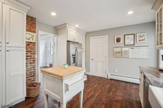 61 S Passaic Ave, Chatham Boro, NJ 07928