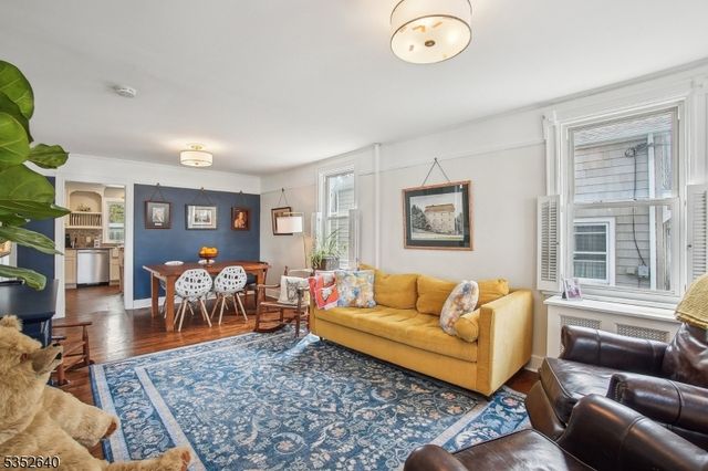 61 S Passaic Ave, Chatham Boro, NJ 07928