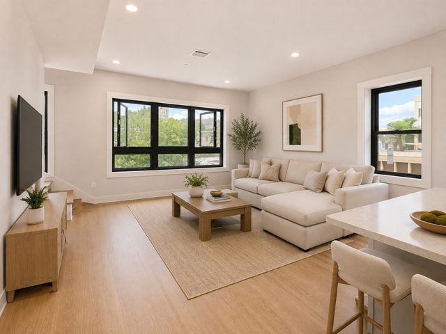 820 Hyde Park Ave. PH3, Boston, MA 02136