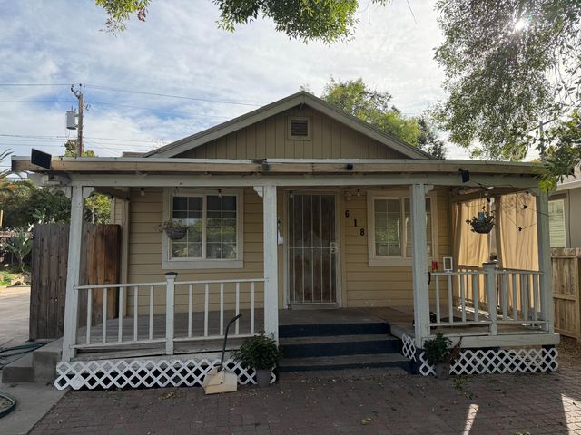 618 Santiago Ave, Sacramento, CA 95815
