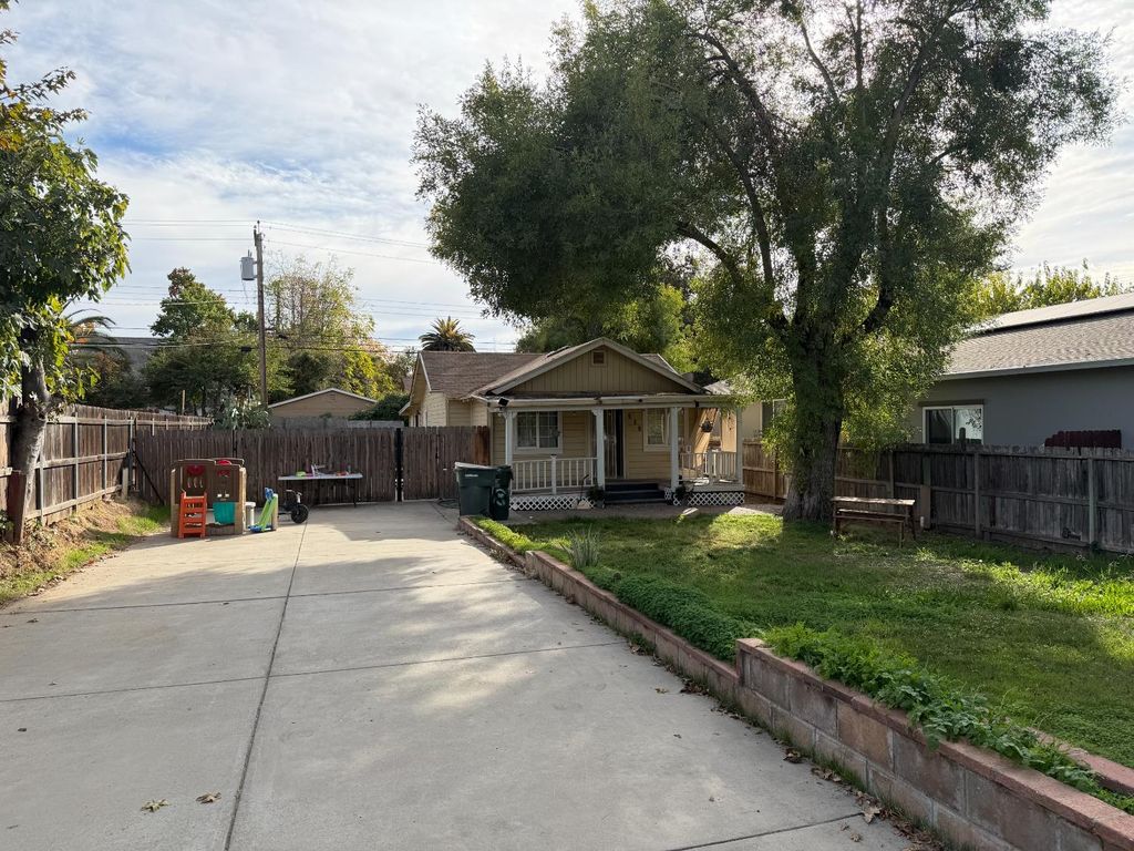 618 Santiago Ave, Sacramento, CA 95815