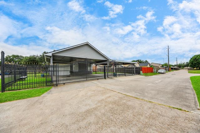 2155 Greenbriar Colony Drive, Houston, TX 77032