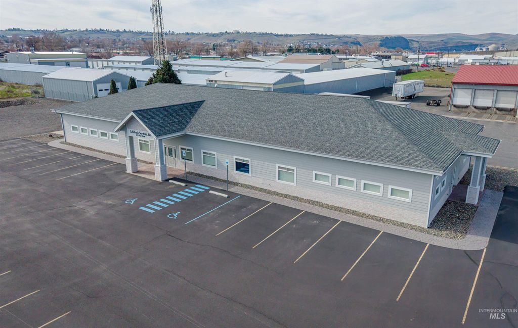 1271 Port Dr, Clarkston, WA 99403