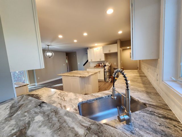 28430 Ranchwood Drive, Southfield, MI 48076