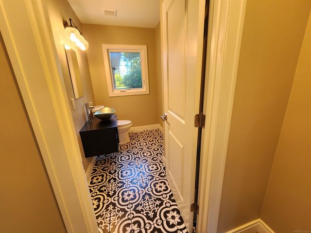28430 Ranchwood Drive, Southfield, MI 48076