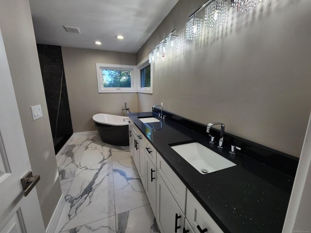 28430 Ranchwood Drive, Southfield, MI 48076