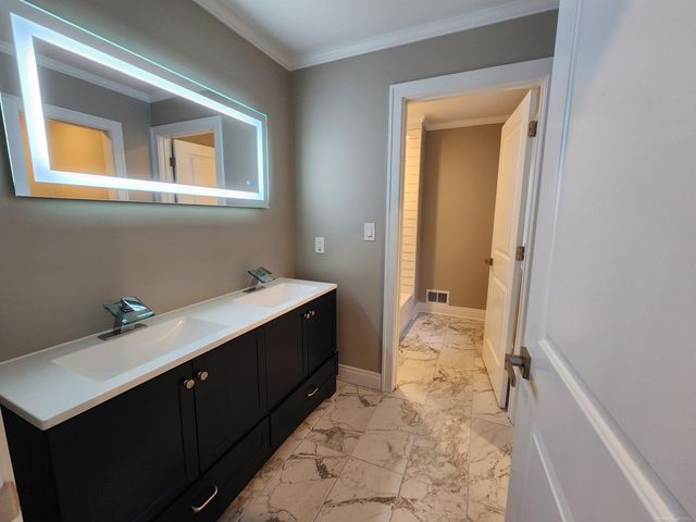 28430 Ranchwood Drive, Southfield, MI 48076