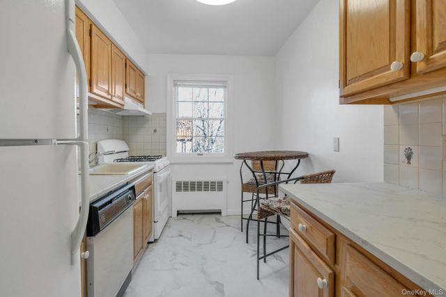 580 Bedford Road 20, Pleasantville, NY 10570