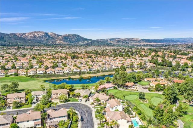 45407 Callesito Altar, Temecula, CA 92592