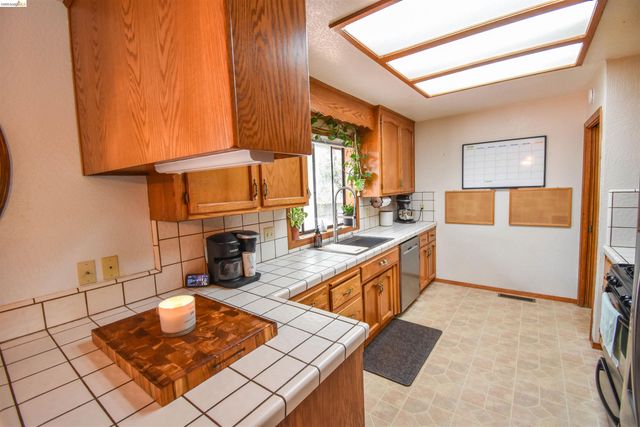 15 Roble Rd, Sonora, CA 95370