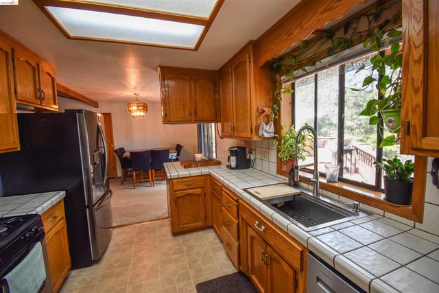 15 Roble Rd, Sonora, CA 95370