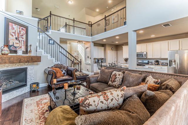 800 Spring Falls Drive, Mckinney, TX 75071