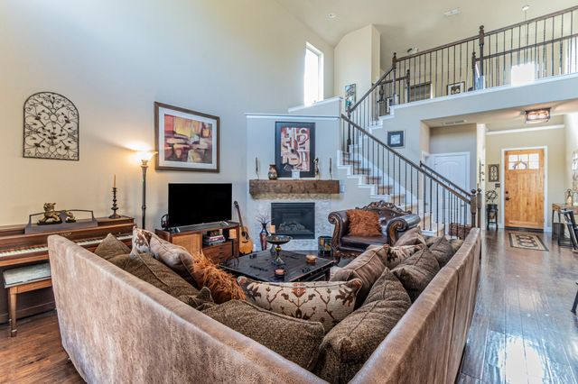 800 Spring Falls Drive, Mckinney, TX 75071