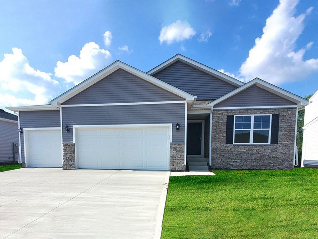 995 Hemlock Lane, Waukee, IA 50263