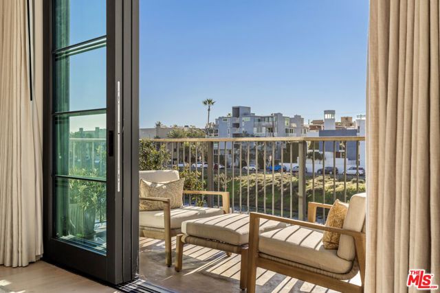 4315 Roma Court, Marina Del Rey, CA 90292