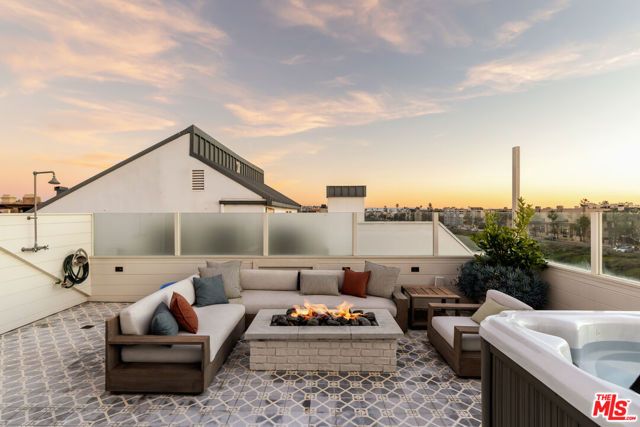 4315 Roma Court, Marina Del Rey, CA 90292