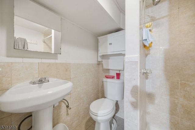 652 654e32nd St, Paterson City, NJ 07513