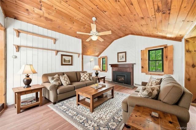 49 Maple Trail, Wurtsboro, NY 12790