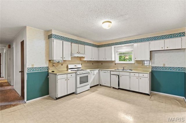 430 Nantucket Drive, St Charles, MO 63301