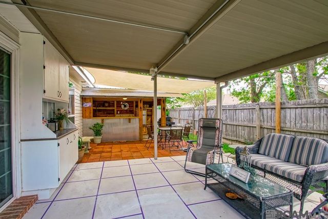 17294 W Autumn Dr, Prairieville, LA 70769