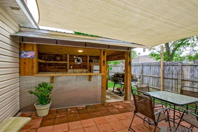 17294 W Autumn Dr, Prairieville, LA 70769