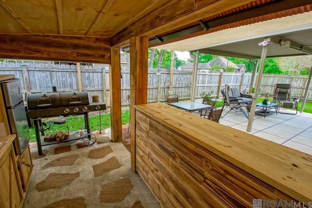 17294 W Autumn Dr, Prairieville, LA 70769