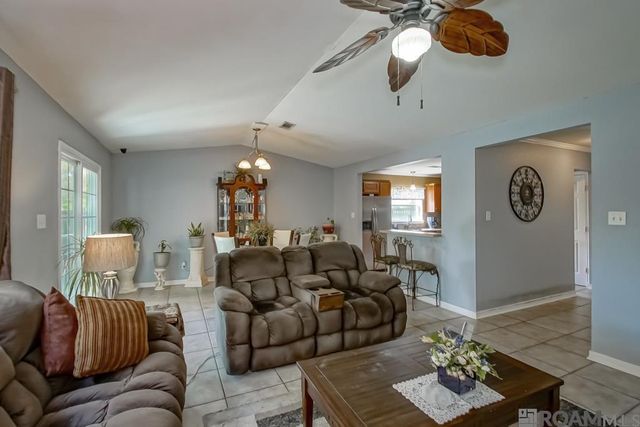 17294 W Autumn Dr, Prairieville, LA 70769