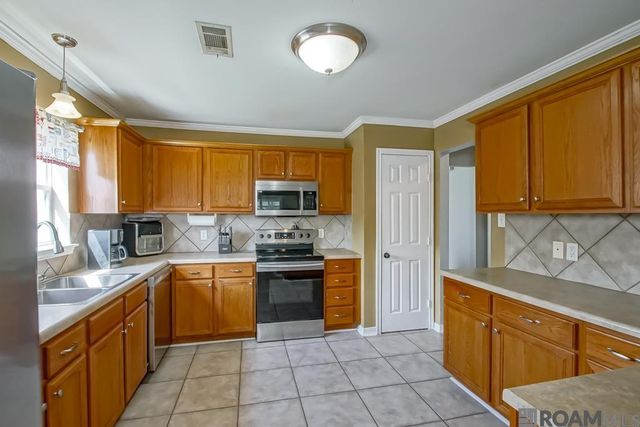 17294 W Autumn Dr, Prairieville, LA 70769