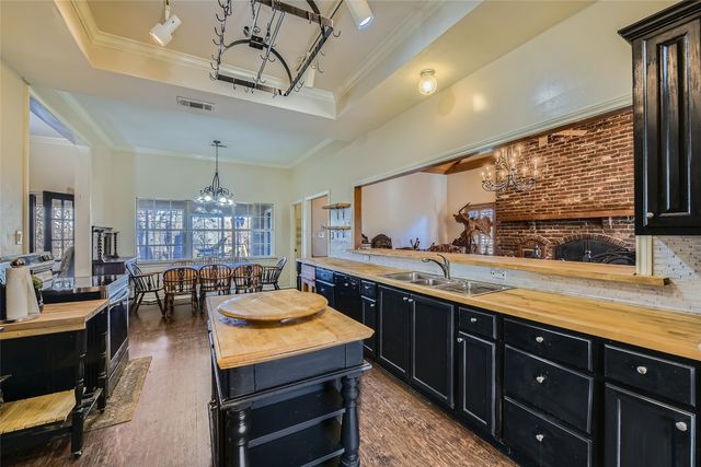 70 Hidden Valley Airpark, Shady Shores, TX 76208