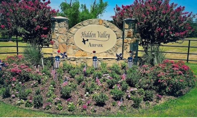 70 Hidden Valley Airpark, Shady Shores, TX 76208