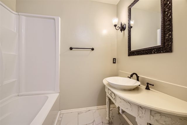 70 Hidden Valley Airpark, Shady Shores, TX 76208