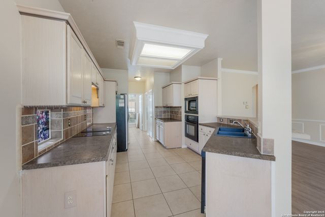 9111 Dapple Gray Ct, San Antonio, TX 78251