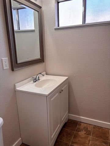 16194 Noel Ln, Lathrop, CA 95330