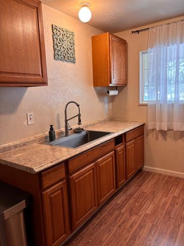 16194 Noel Ln, Lathrop, CA 95330