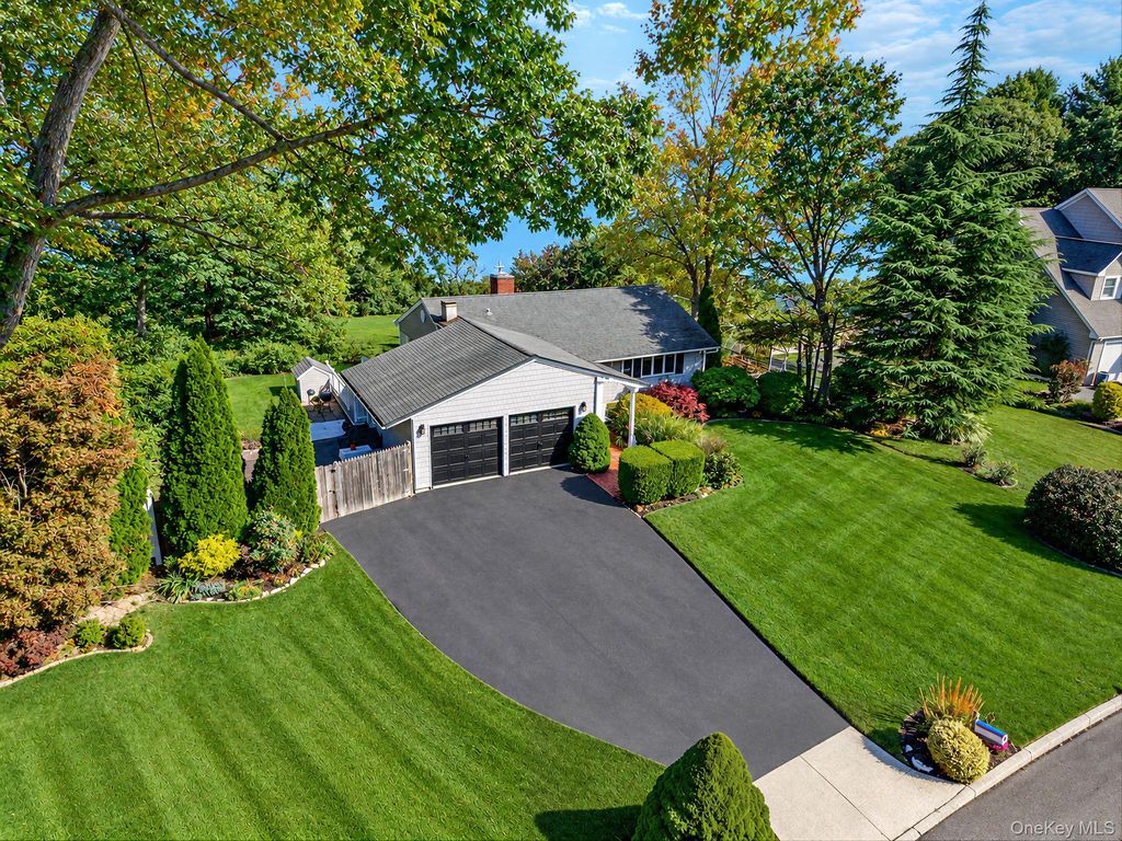 11 Folsom Lane, Coram, NY 11727 — photo 2