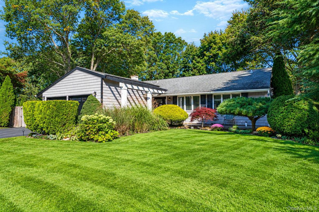 11 Folsom Lane, Coram, NY 11727 — photo 3