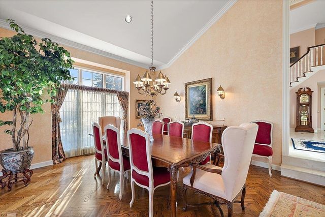 207 Lake Shore Drive, Grosse Pointe Farms, MI 48236