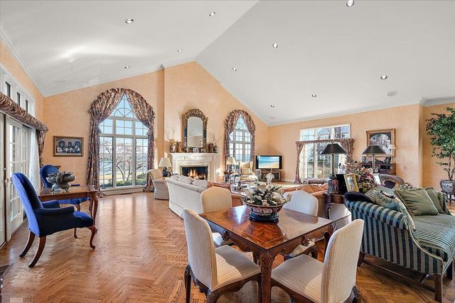 207 Lake Shore Drive, Grosse Pointe Farms, MI 48236