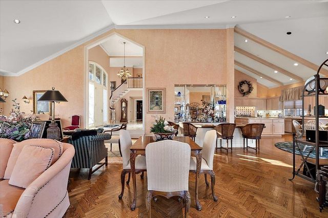 207 Lake Shore Drive, Grosse Pointe Farms, MI 48236